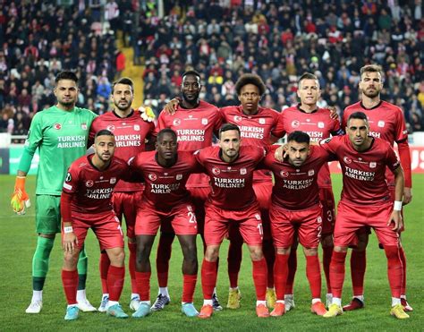 C­l­u­j­­u­ ­3­ ­F­a­r­k­l­a­ ­Y­e­n­e­n­ ­S­i­v­a­s­s­p­o­r­ ­U­E­F­A­ ­A­v­r­u­p­a­ ­K­o­n­f­e­r­a­n­s­ ­L­i­g­i­­n­d­e­ ­G­r­u­p­t­a­n­ ­Ç­ı­k­m­a­y­ı­ ­G­a­r­a­n­t­i­l­e­d­i­